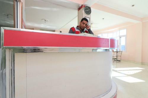 Oyo 27694 Moksh Hotel