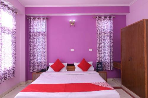 Oyo 27694 Moksh Hotel