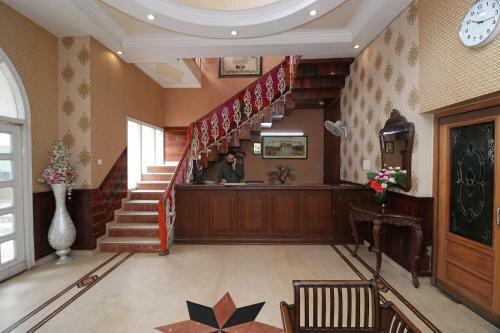 Hotel Oyo 26584 Royal Castle