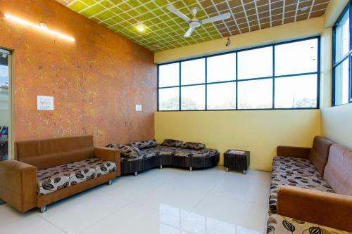 Hotel Oyo 28041 Sr