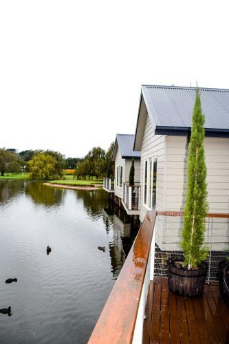 Lakeside Villas At Crittenden Estate