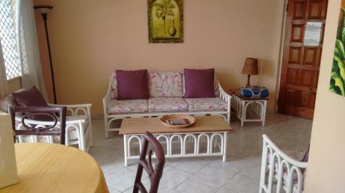 Apartamento Condominium 220