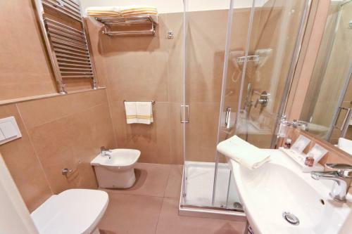 Hostal 7th Floor Suite