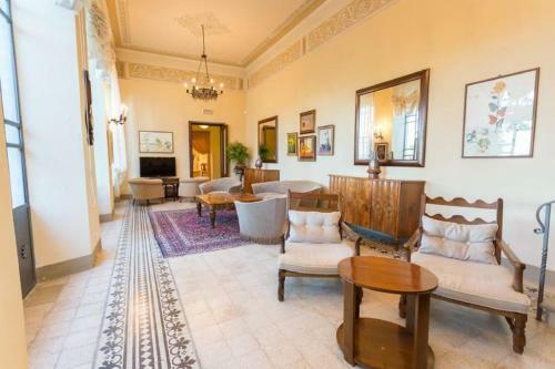 Ponte A Bozzone Villa Sleeps 15 Pool Air Con Wifi