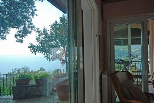 Moneglia Villa Sleeps 8 Air Con Wifi