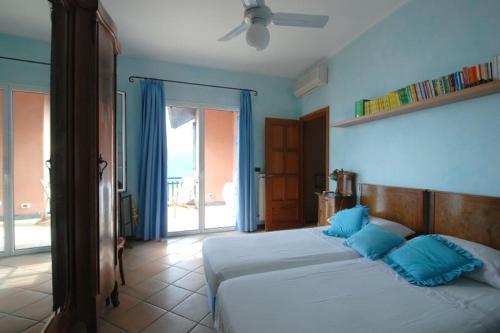 Moneglia Villa Sleeps 8 Air Con Wifi