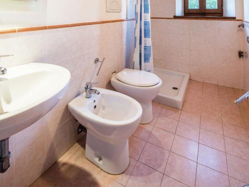 Spacious Mansion In Sant'angelo In Vado With Pool