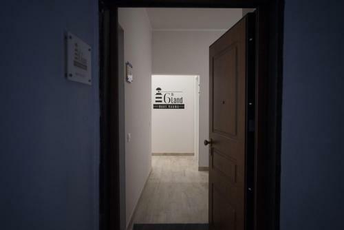 Hostal 6th Land - Rent Rooms Affittacamere