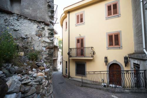The Clock Houses Borgo Gallodoro