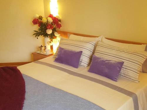 Morden Apartment In Sarnano With Pool
