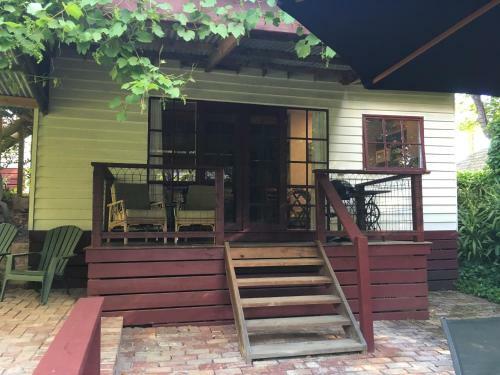Stone's Throw Cottage Bed And Breakfast