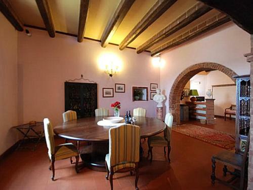 Ticchiano Villa Sleeps 12 Pool Wifi