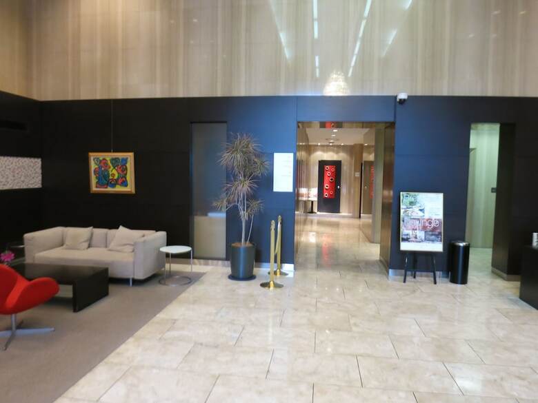Hamilton Hotel -red-