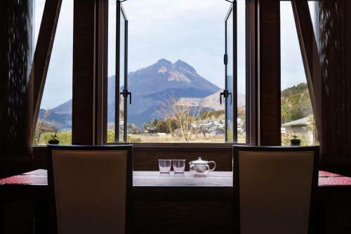 Hotel Yufuin Jiyu-kan