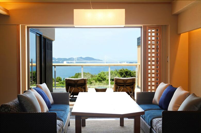 Hotel Plaza Awajishima