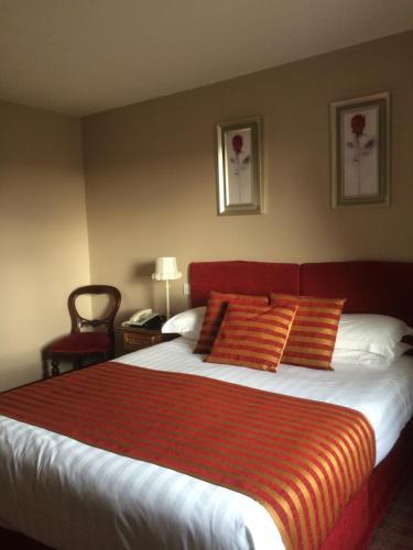 Careys Viking House Hotel
