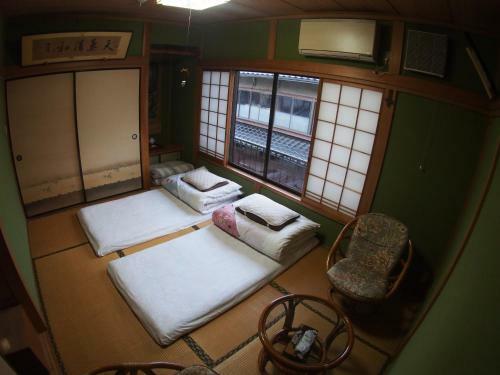 Hostal Ozu Shiromachi Guest House