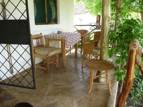 Coast Sun Gardens Cottage