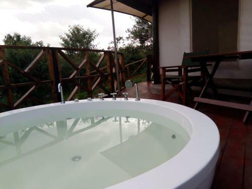 Emayian Luxury Camp