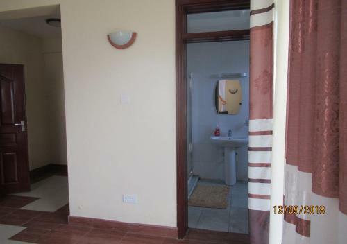 Lakeview Lux Apartment