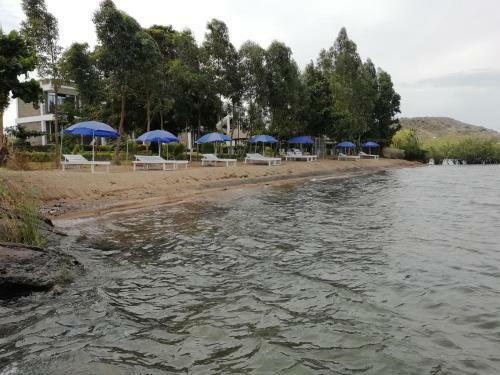 Hotel White Stone Beach Resort
