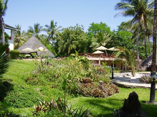 Hotel Pinewood Beach Resort And Spa