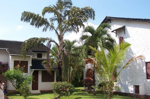 Hotel Pinewood Beach Resort And Spa