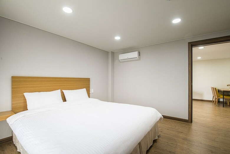 W Ocean Pension