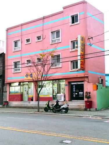 Yeongnamjang Motel