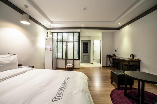 Hotel Stay 53