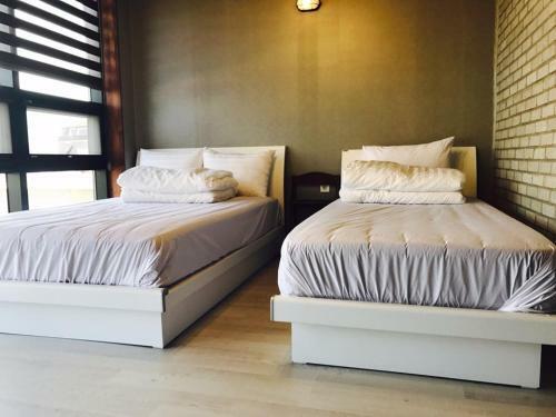 Hostal White Windmill Guesthouse