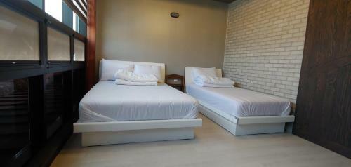 Hostal White Windmill Guesthouse