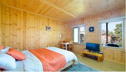 Gotjawal Geomunoreum Pension