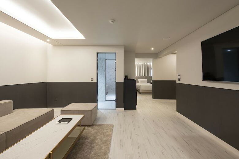 Hound Hotel Yeonsan
