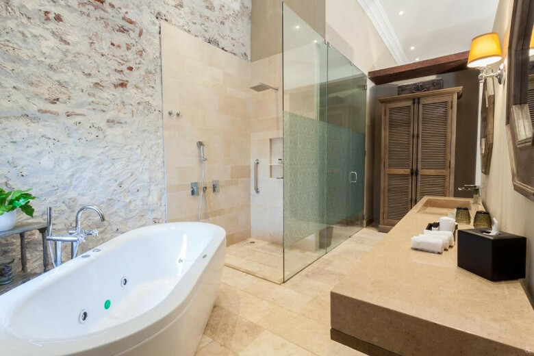 Basti�n Luxury Hotel