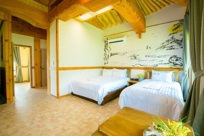 Hotel Royal Room Of King