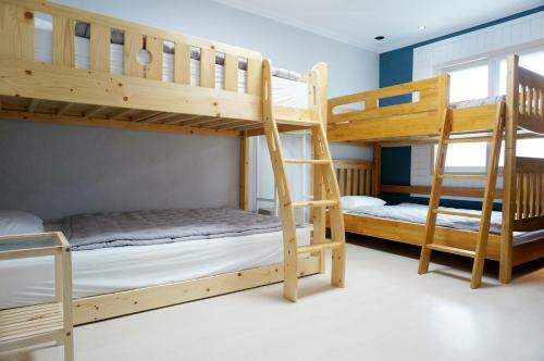 Hostal Airport Guesthouse
