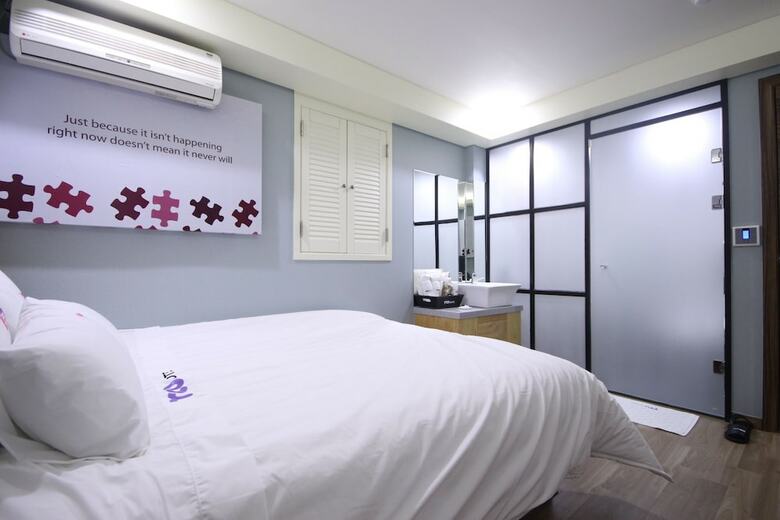 Roo Motel