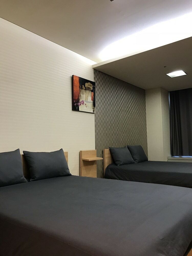 Hostal Lg Airtel
