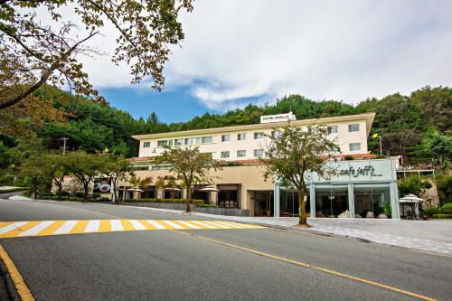 Palgong Emillia Hotel