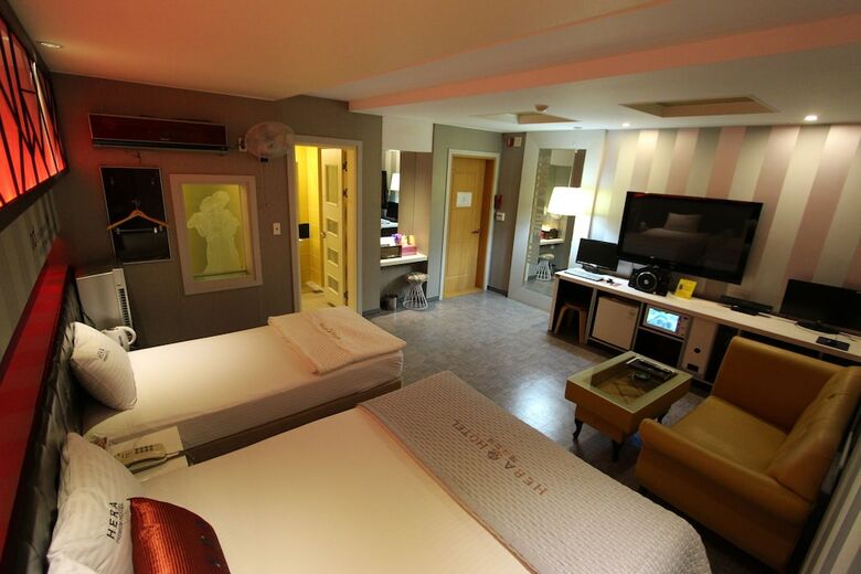 Hera Hotel