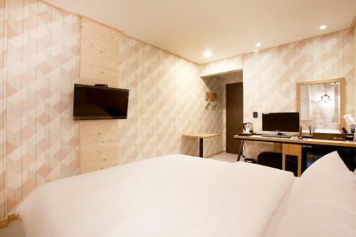 Eton Hotel