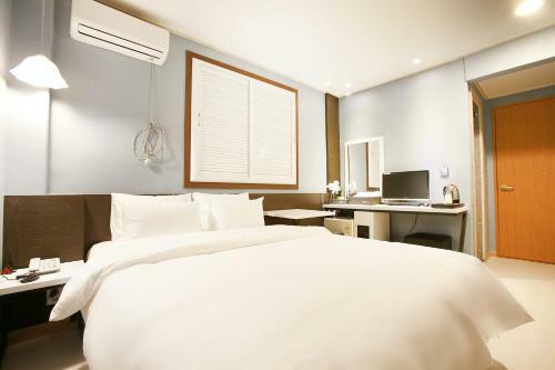 Eton Hotel