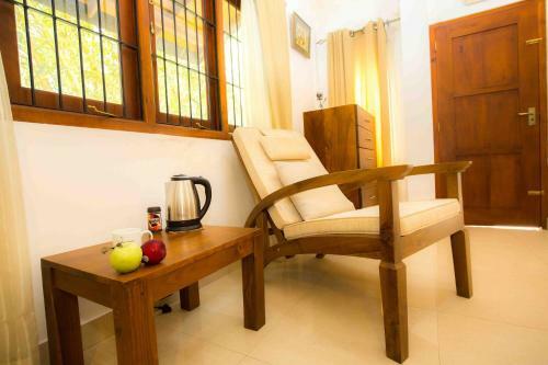 Kelani River's Edge Bungalow