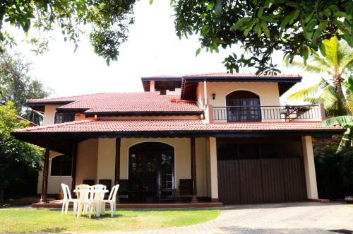 Gondolas Holiday Lanka
