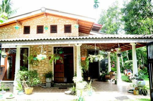 Hostal Deniya Villa