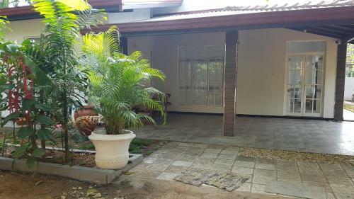 Hostal Hiriketiya Radiant House