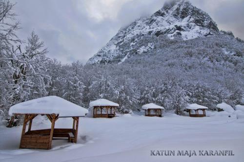 Lodge Bungalows Katun Maja Karanfil
