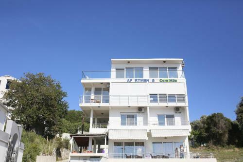Casa Mila Apartments & Bungalows