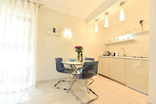 Apartment Maniva